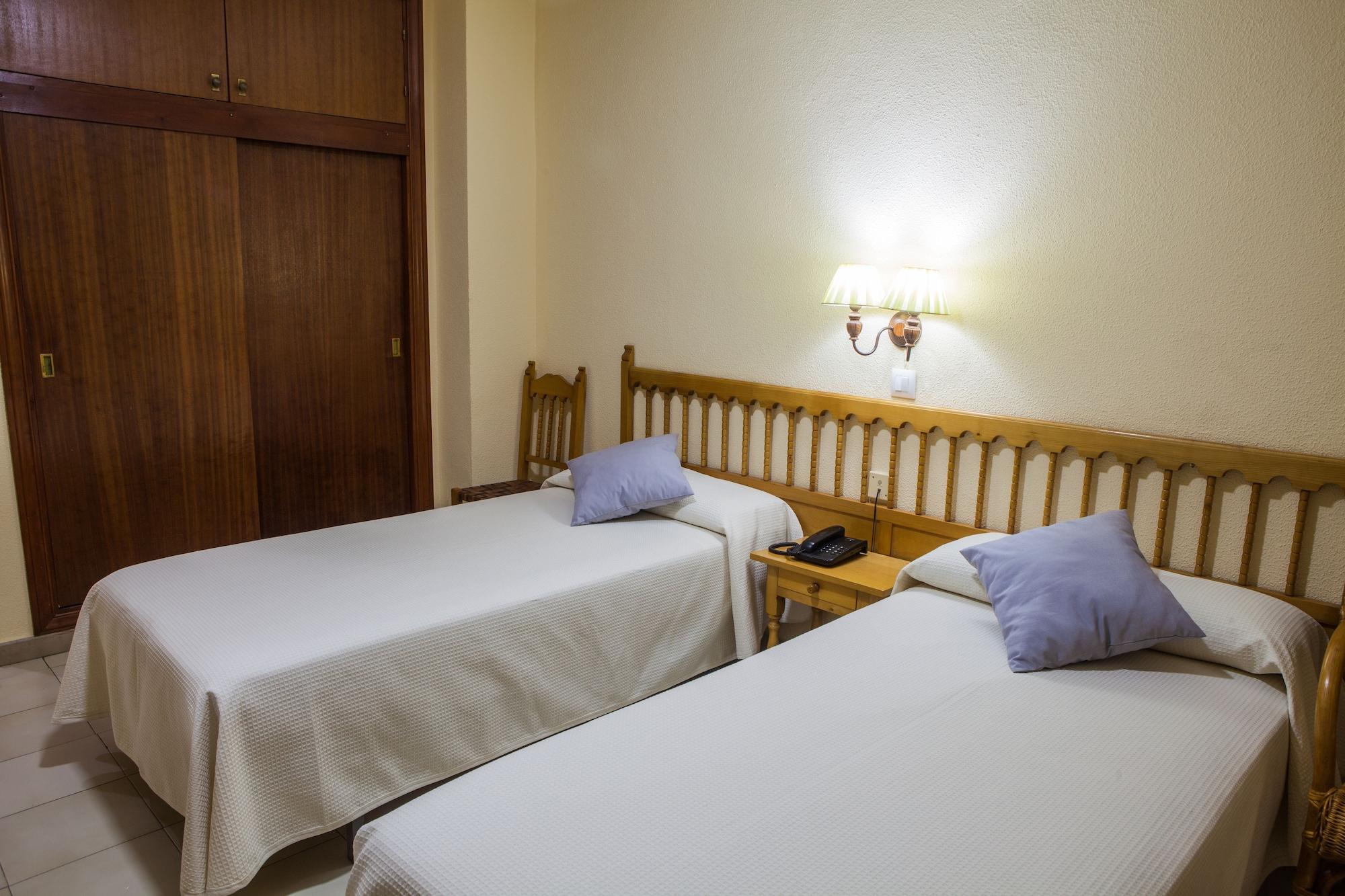 Hotel Tres Jotas Conil Conil De La Frontera Luaran gambar
