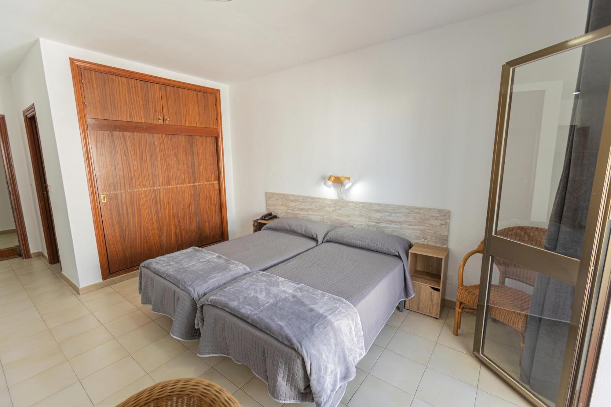 Hotel Tres Jotas Conil Conil De La Frontera Luaran gambar