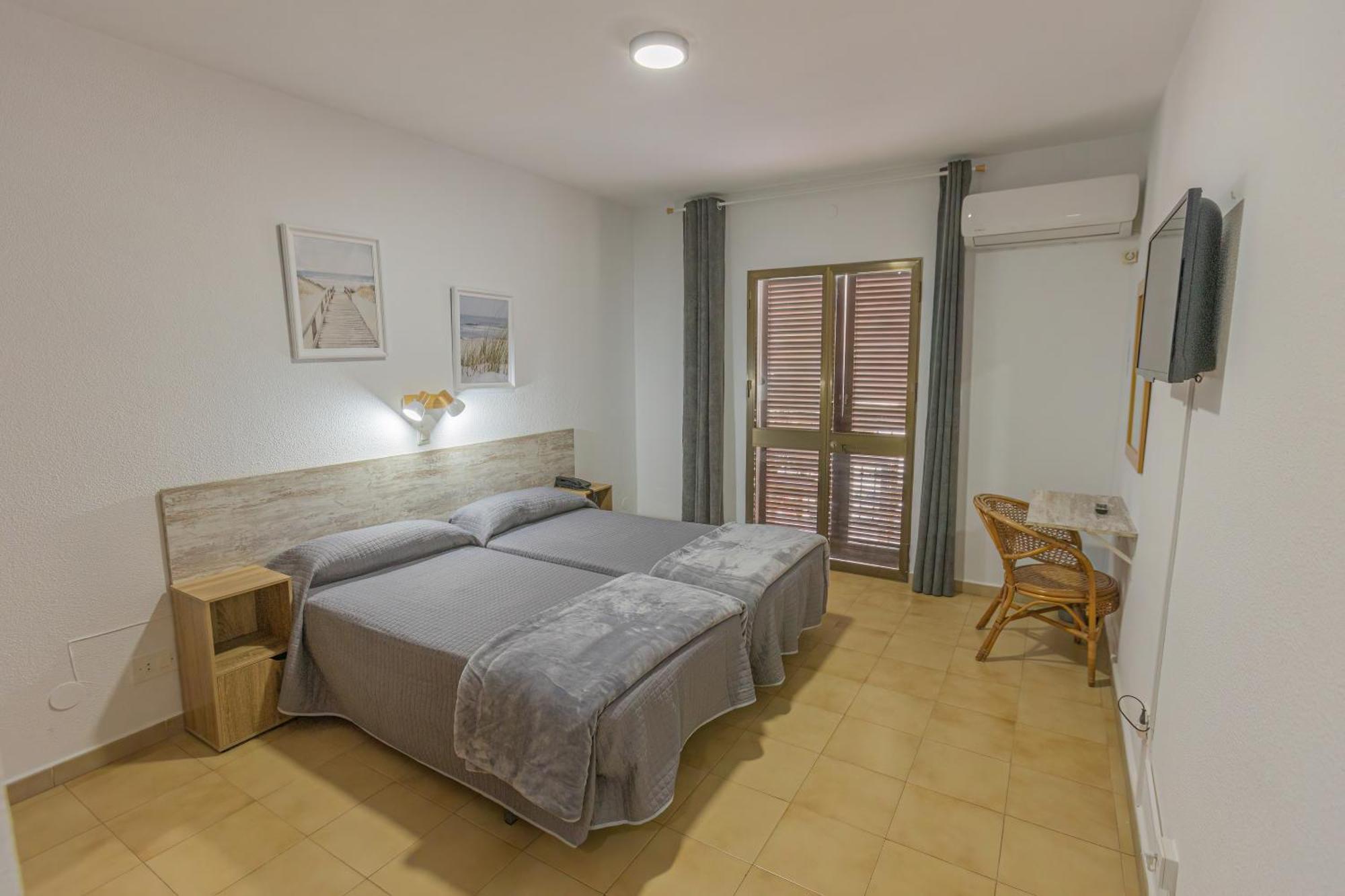Hotel Tres Jotas Conil Conil De La Frontera Luaran gambar