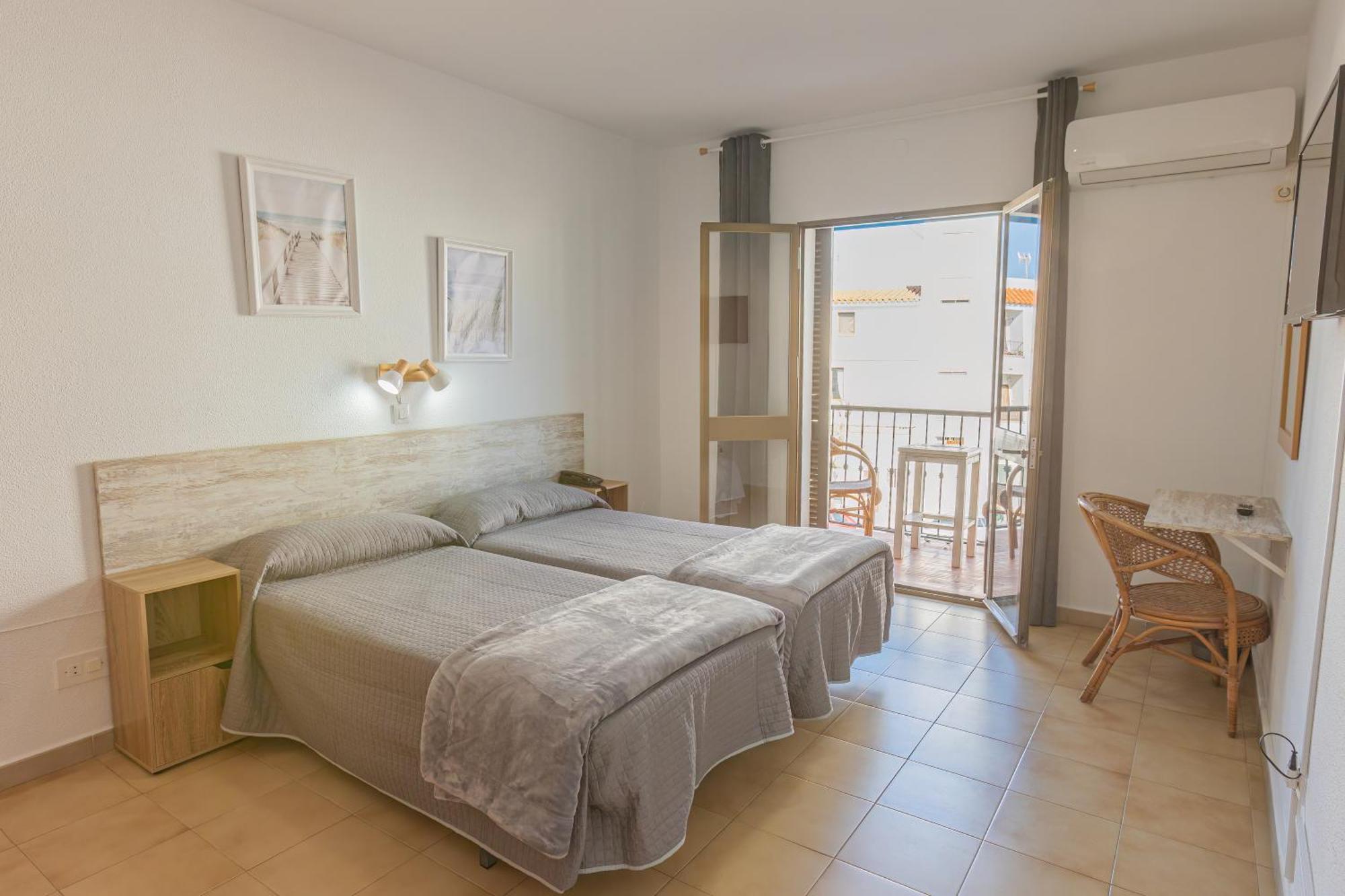Hotel Tres Jotas Conil Conil De La Frontera Luaran gambar