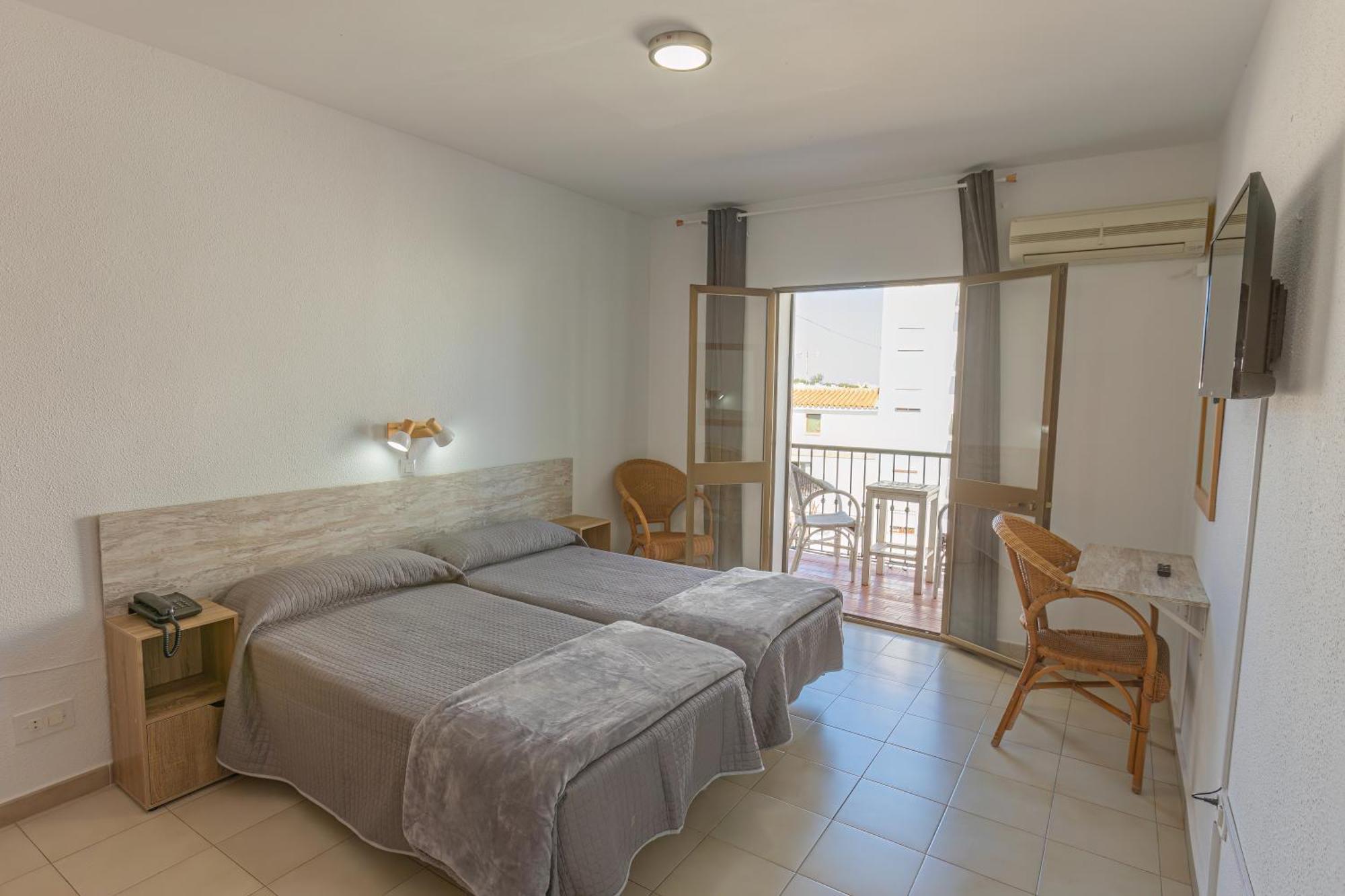Hotel Tres Jotas Conil Conil De La Frontera Luaran gambar