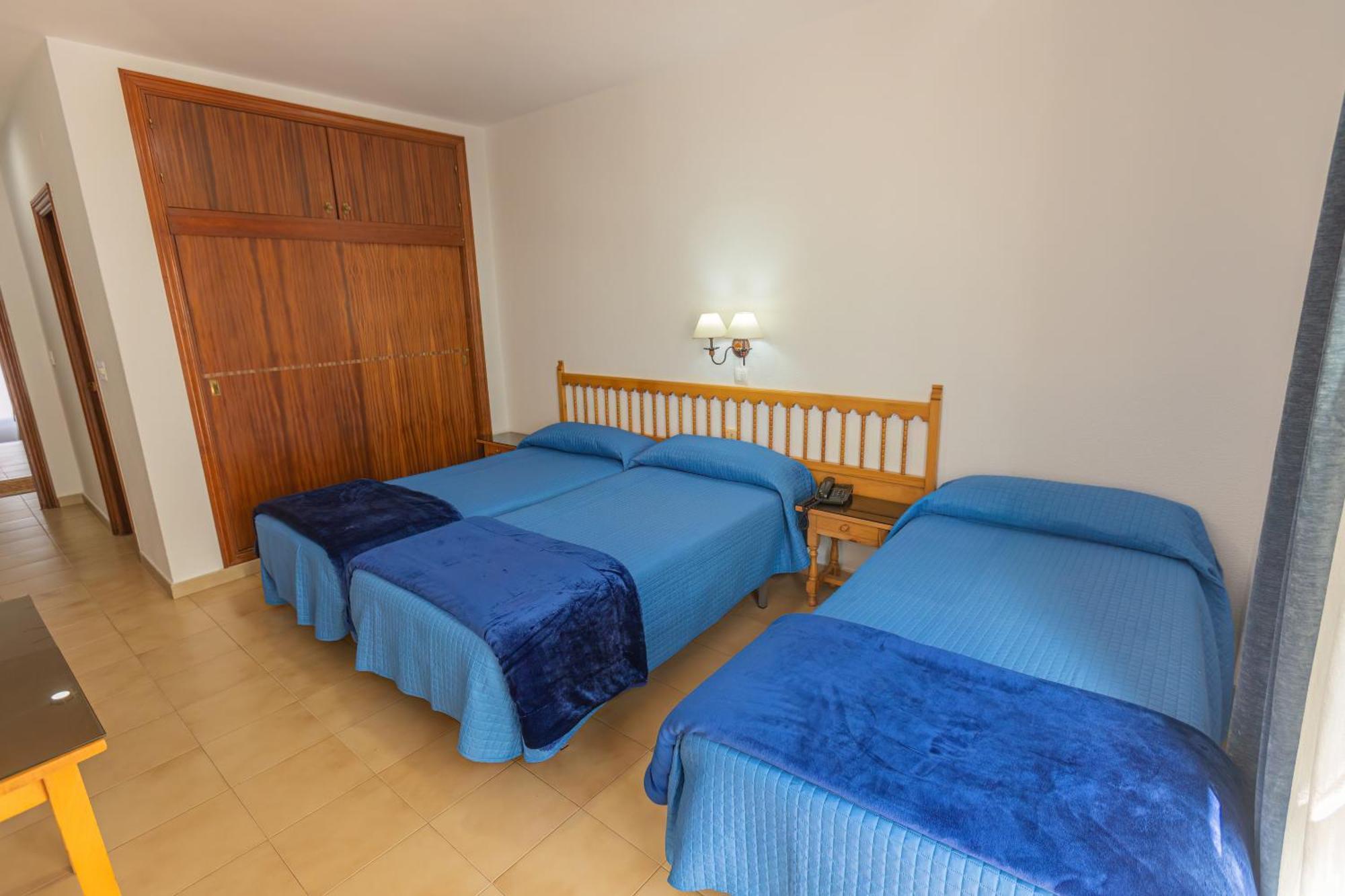 Hotel Tres Jotas Conil Conil De La Frontera Luaran gambar