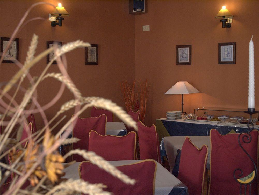 Hotel Tres Jotas Conil Conil De La Frontera Restoran gambar