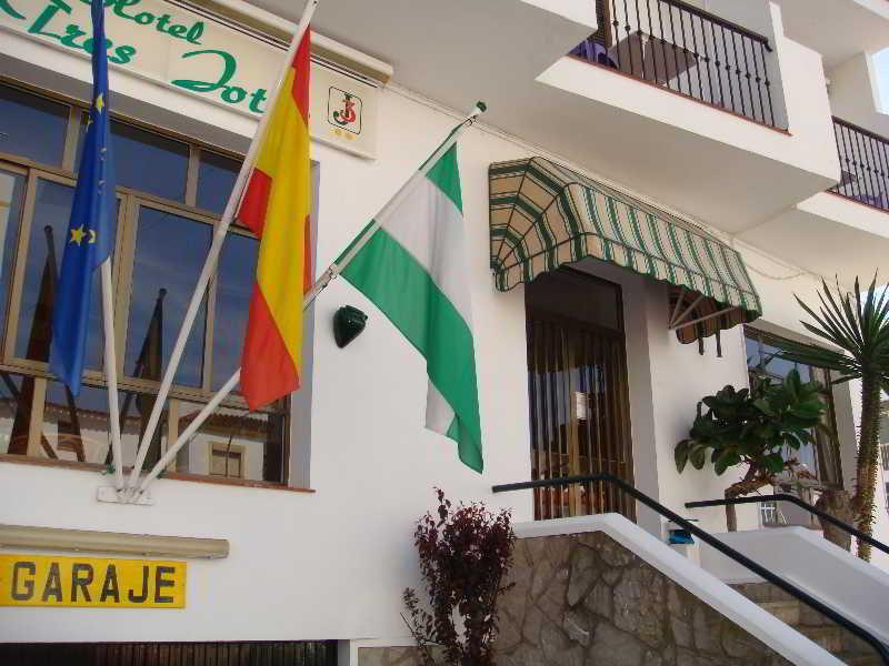 Hotel Tres Jotas Conil Conil De La Frontera Luaran gambar