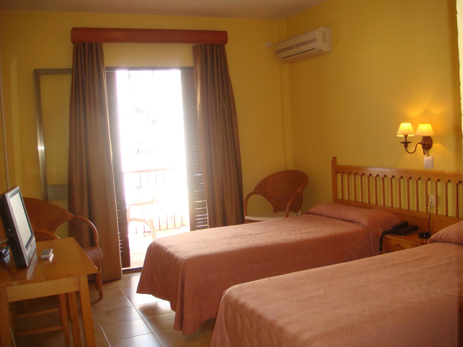 Hotel Tres Jotas Conil Conil De La Frontera Luaran gambar